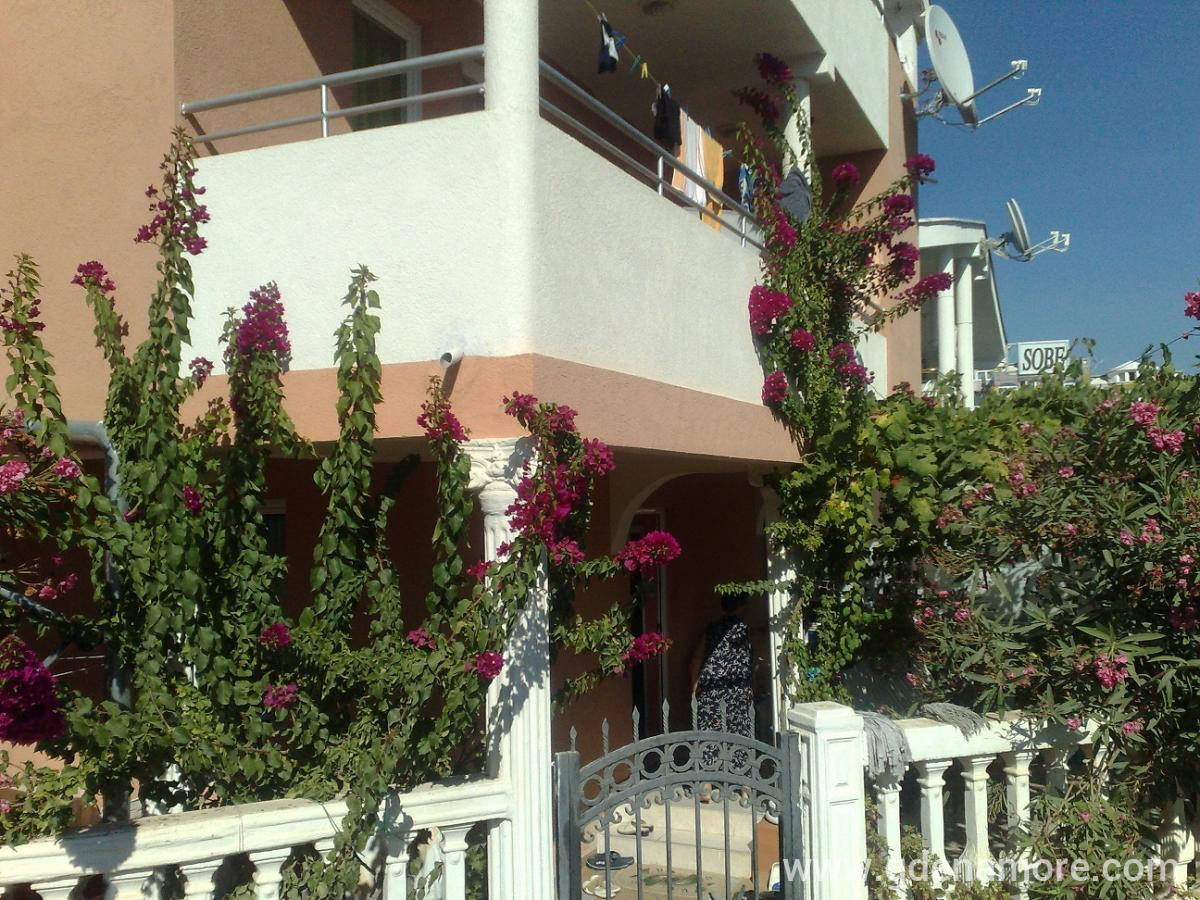 Apartmani Milka, privatni smeštaj u mestu Dobre Vode, Crna Gora